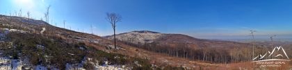 Panorama widokowa z platformy na Góry Opawskie.