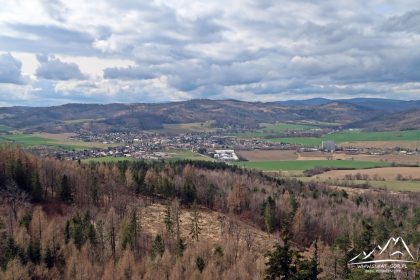 Graniczny Wierch - Panorama w kierunku południowym, a w dole Mesto Albrechtice.