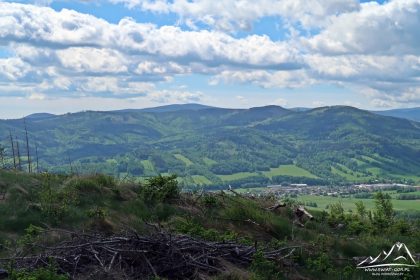 Kremenac - na pierwszym planie rejon Zlatego Chlumu, w tle Zamecky Vrch i Orlik centralnie.