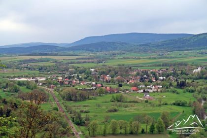 Na pierwszym planie Gorzanów, w tle masywy Czerńca i Jagodnej.
