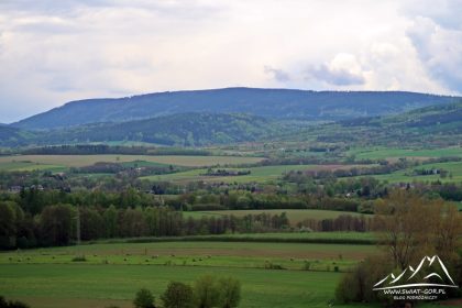 Widok na masyw Jagodnej (985 m n.p.m.).