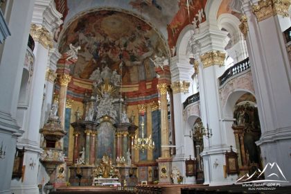 Wnętrze kościoła.