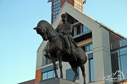 Pomnik Józefa Piłsudskiego.