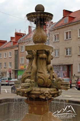 Złotoryja - fontanna na rynku.