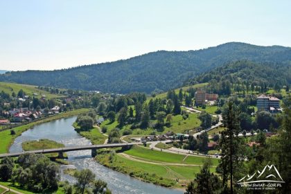 Panorama z ruin na Beskid Sądecki.