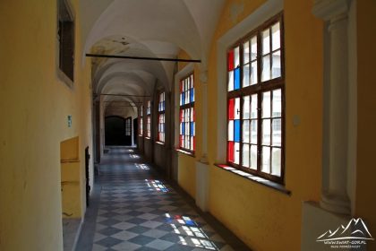 Niemodlin - korytarze zamkowe.