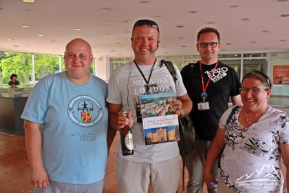 Pamiątka dla naszego przewodnika wręczona.