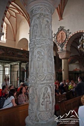 Jedna z kolumn romańskich.