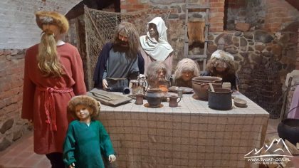 Ciekawa wystawa w podziemiach.