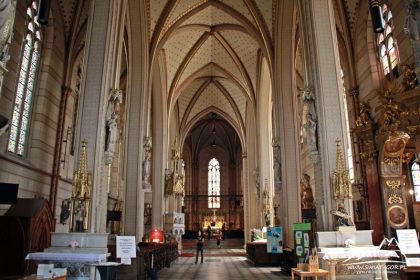 Wnętrze katedry.