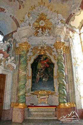 Jeden z ołtarzy w mauzoleum