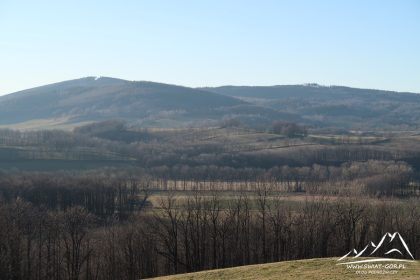 Z lewej Cerny Vrch (826 m.n.p.m.) z prawej Konicek (850 m.n.p.m.).
