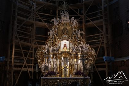 Ołtarz w Bazylice Nawiedzenia NMP.