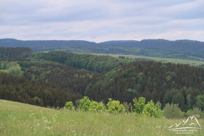 Widok w stronę Skalniaka, Szczelińca Wielkiego i Narożnika.