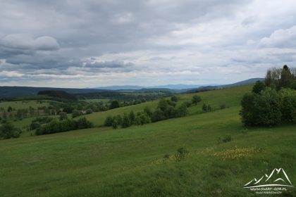 Widok w stronę Gór Bardzkich i Złotych.