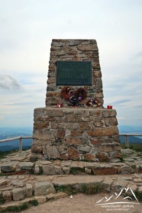 Pamiątkowy obelisk.