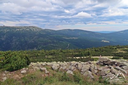 Widoczne: Śmielec (1424 m.n.p.m.), Czeskie Kamienie (1417 m.n.p.m.), Śląskie Kamienie (1414 m.n.p.m.)