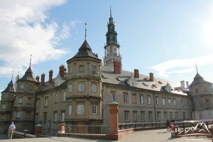 Jasna Góra - Zabudowania klasztorne z zewnątrz.
