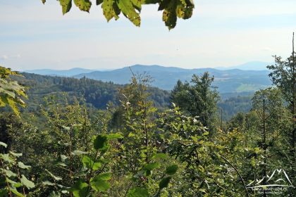 Widok na Góry Złote i Bardzkie oraz Masyw Śnieżnika.