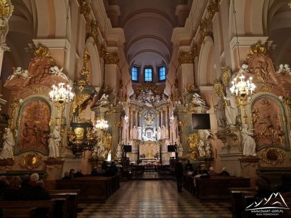 Miechów - wnętrze bazyliki.