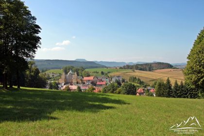 Panorama na Wambierzyce i Góry Stołowe.