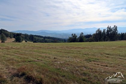 Widok na trasy na Przełęcz Komarnicką.