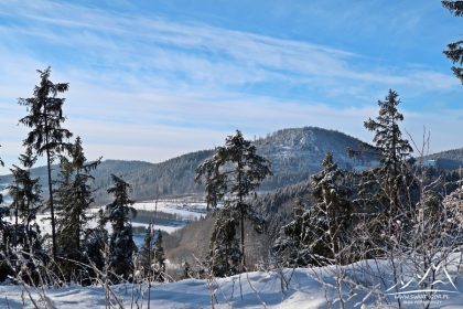 Widok na Gomólnik Mały (809 m n.p.m.).
