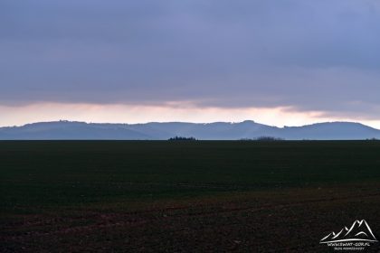 Czeska część Gór Opawskich, z prawej Zlaty Chlum.