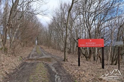 Wchodzimy na teren Rudawskiego Parku Krajobrazowego.