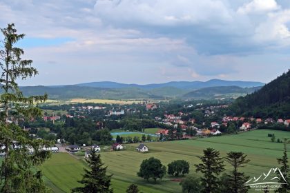 Lubawka, a w tle Rudawy Janowickie.