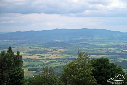 Łomnicka Równia - widok na grzbiet wschodni Gór Bardzkich.