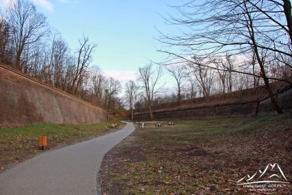 Ścieżka po Wysokich Obwałowaniach.