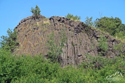 Słupy bazaltowe na Czartowskiej Skale.