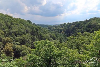Widok w stronę Wałbrzycha i Gór Wałbrzyskich.