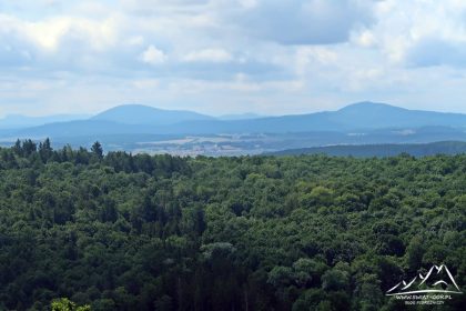 Radogost - widok na Chełmiec i Trójgarb.