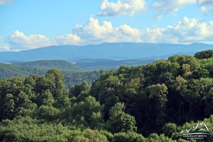 Góra Zamkowa - dalsza część Karkonoszy.