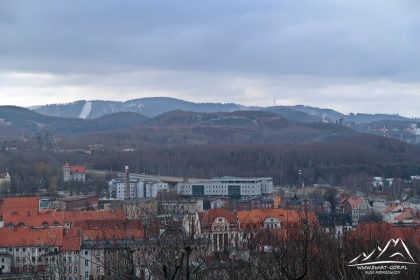 Widok na masyw Dzikowca (836 m n.p.m.).