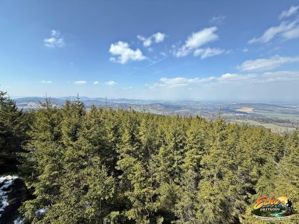 Panorama Sudetów Wschodnich z punktu widokowego w Górach Opawskich
