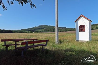 W oddali Kremenac (735 m n.p.m.).
