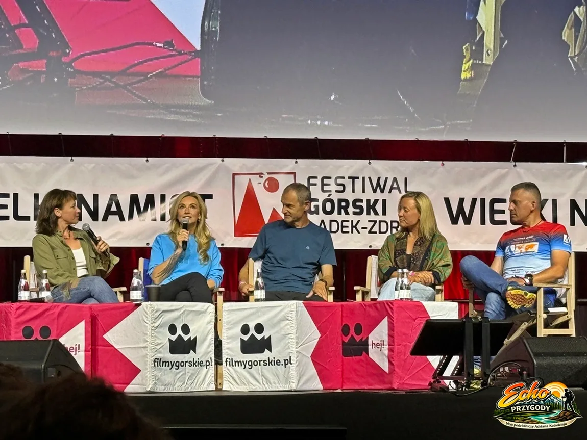 Alina Markiewicz prowadzi panel z Martyną Wojciechowską, Tomkiem Kobielskim, Darkiem Załuskim i Patrycją Jonetzko.