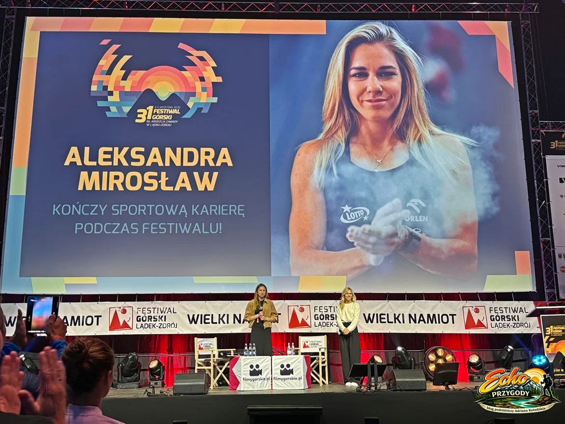Portret mistrzyni olimpijskiej Aleksandry Mirosław na ekranie głównym 31. Festiwalu Górskiego.