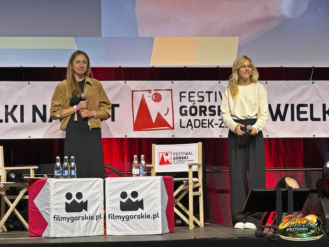 Justyna Kowalczyk-Tekieli rozmawia na scenie z Aleksandrą Mirosław podczas Festiwalu Górskiego w Lądku-Zdroju.