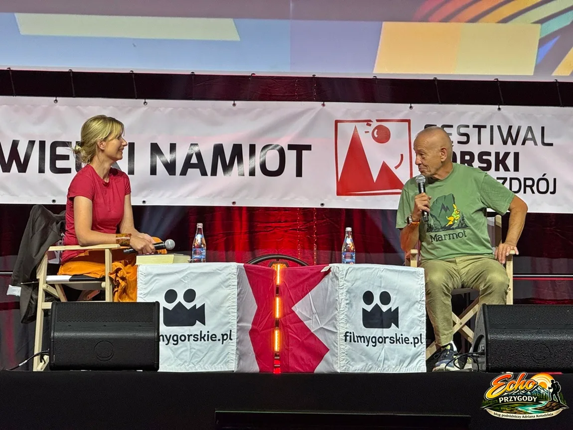 Piotr Pustelnik i Renata Wcisło na scenie w Wielkim Namiocie podczas prologu 31. Festiwalu Górskiego.